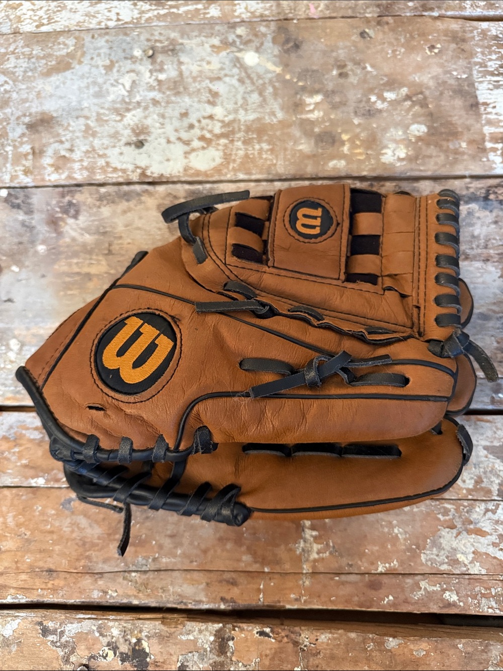 Wilson 10.5" AD300DK 105 Fast Pitch Genuine Leather Baseball Glove. Left Hand